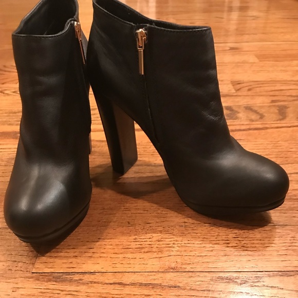 Victoria's Secret Shoes - Victoria Secret Boot Bootie Black size 8.5B zip